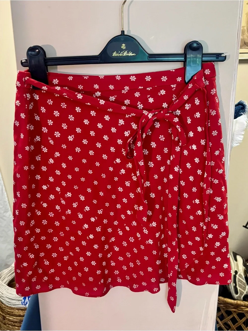 Madewell Wrap Mini Skirt in Bandana Flower Size 4 Red White Floral - Picture 3 of 5